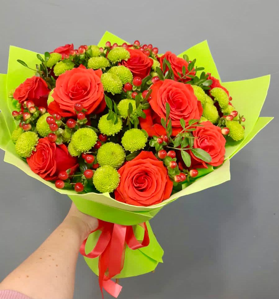 Букет цветов из: Хризантемы и Розы в Толмачёво Новосибирская область