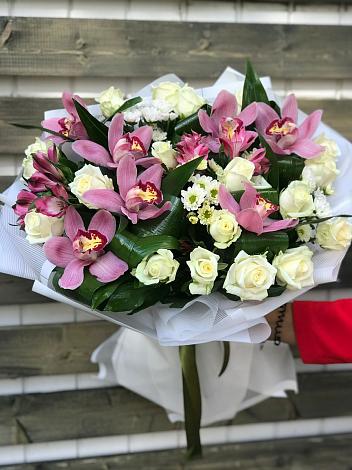 Букет цветов из: Розы и Хризантемы в Толмачёво Новосибирская область