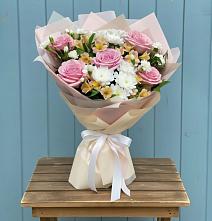 Букет цветов из:  Гвоздики, Орхидеи и Розы в Толмачёво Новосибирская область
