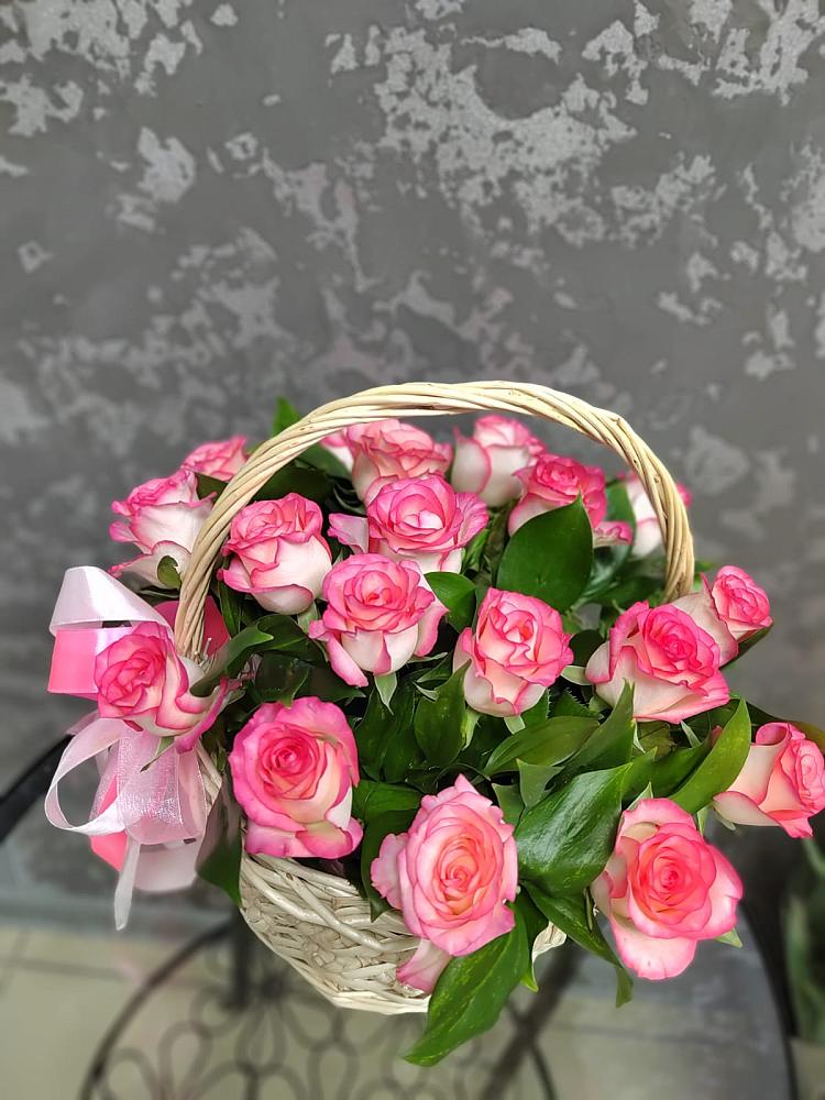 Цветочная композиция из Розы в корзине в Толмачёво Новосибирская область