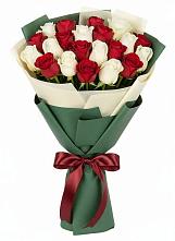 Букет Микс из красных и белых роз в Толмачёво Новосибирская область