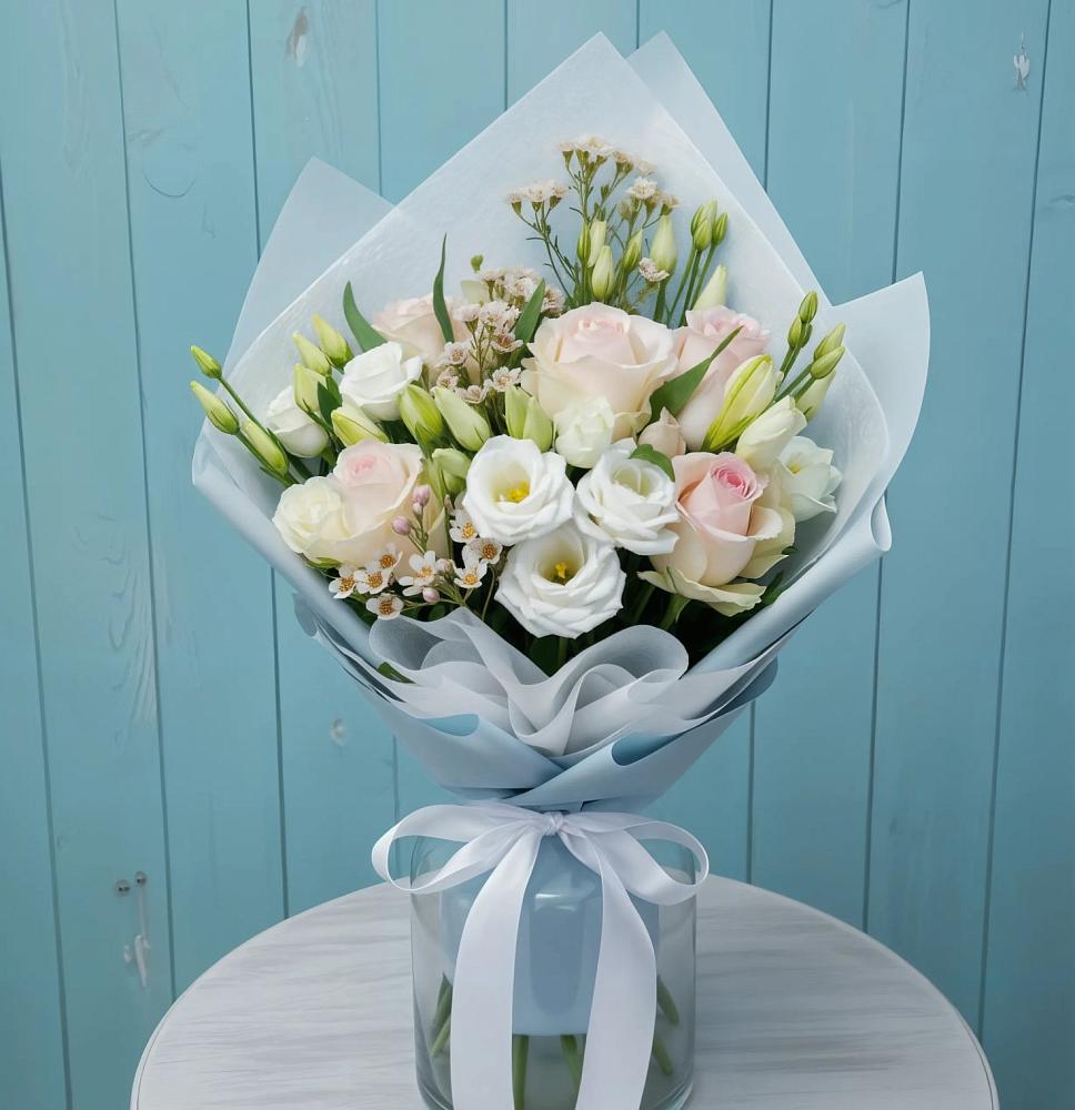 Букет цветов из: Розы и Лизиантусы в Толмачёво Новосибирская область