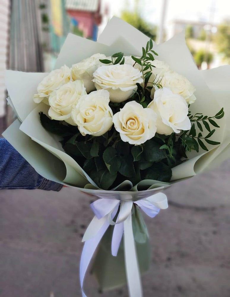 Букет Белые розы Проуд в Толмачёво Новосибирская область