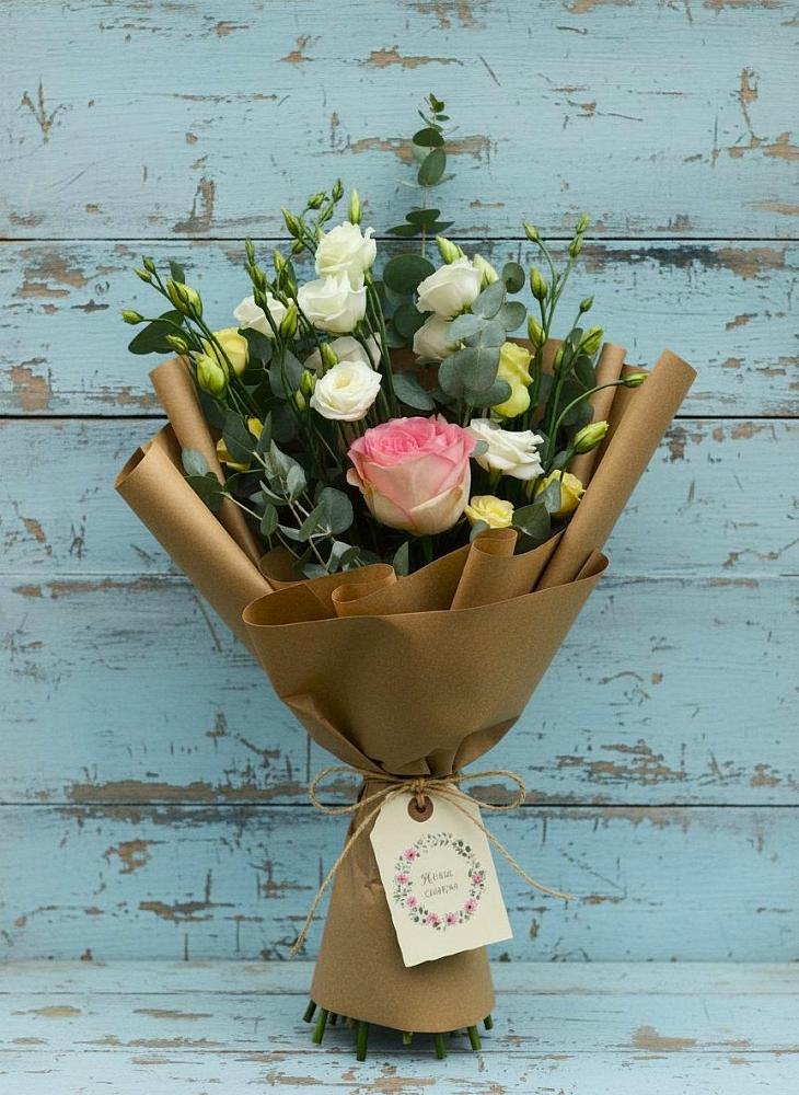 Букет цветов из: Розы и Лизиантусы в Толмачёво Новосибирская область