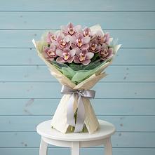 Букет цветов из:  Орхидеи и Розы в Толмачёво Новосибирская область