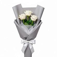 Букет 3 белые розы в Толмачёво Новосибирская область