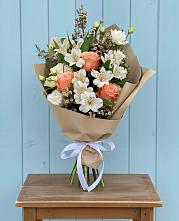 Букет цветов из:  Альстромерии, Лизиантусы, Розы и Хризантемы в Толмачёво Новосибирская область