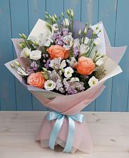 Букет цветов из:  Лизиантусы, Розы, Альстромерии и Гипсофила в Толмачёво Новосибирская область