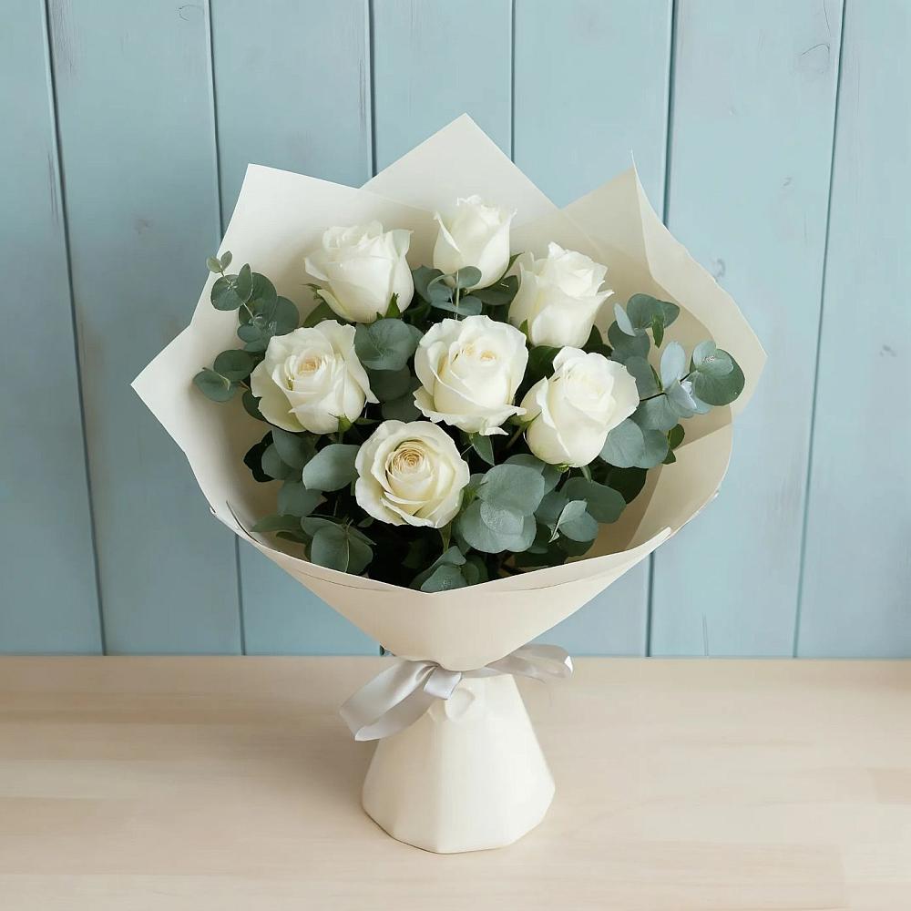 Букет Белые розы в Эвкалипте в Толмачёво Новосибирская область