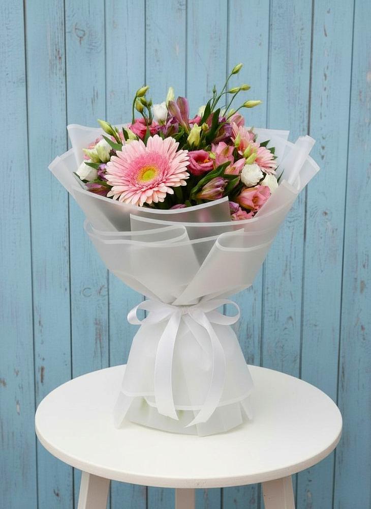 Букет цветов из: Герберы, Альстромерии и Лизиантусы в Толмачёво Новосибирская область