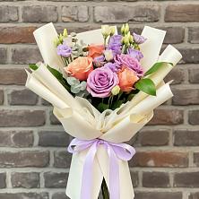 Букет цветов из:  Лизиантусы и Розы в Толмачёво Новосибирская область