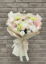 Букет цветов из:  Гвоздики, Розы, Лизиантусы и Хризантемы #REPLACE_PRED# Толмачёво Новосибирская область