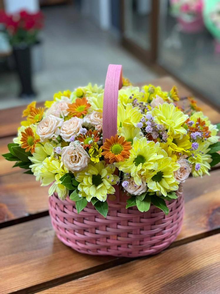 Цветочная композиция из Хризантемы и Розы в корзине в Толмачёво Новосибирская область
