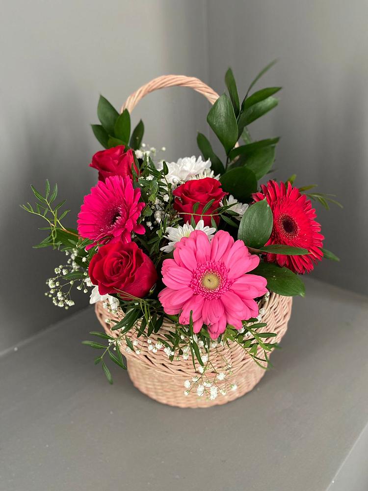Цветочная композиция из Розы, Хризантемы и Герберы в корзине в Толмачёво Новосибирская область