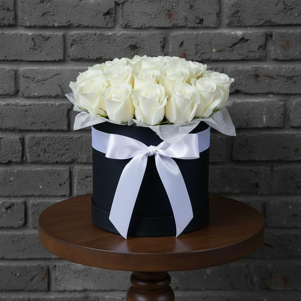 Цветочная композиция из Розы в шляпной коробке в Толмачёво Новосибирская область