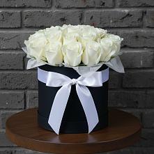 Цветочная композиция из Розы в шляпной коробке в Толмачёво Новосибирская область